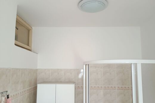 Výmalba koupelny se sprchovým koutem ve Slavičíně