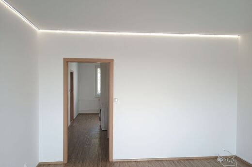 Výmalba obývacího pokoje se vstupem do kuchyně ve Zlíně
