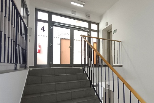 Vstupní schodiště HZS Zlínského kraje ve Zlíně po výmalbě
