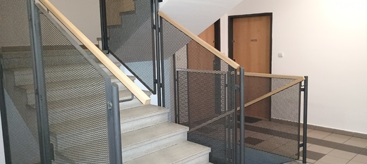 Nově vymalované schodiště bytového domu SVJ Zlín Podlesí